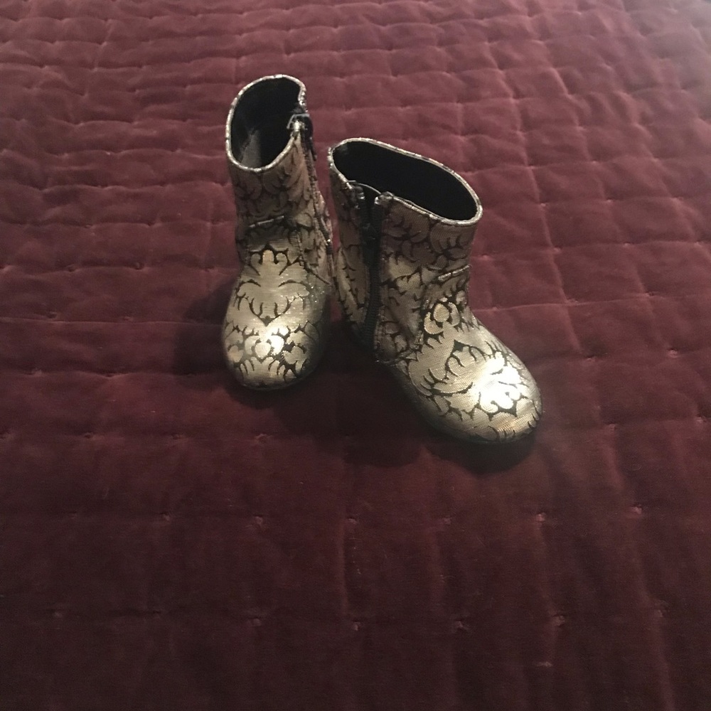 ****SOLD**** OshKosh Toddler Size 7 Boot